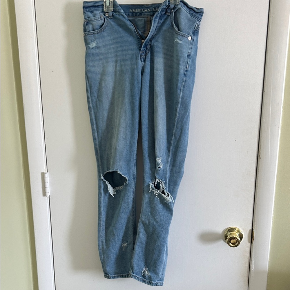 American Eagle mom Distressed Blue Jeans